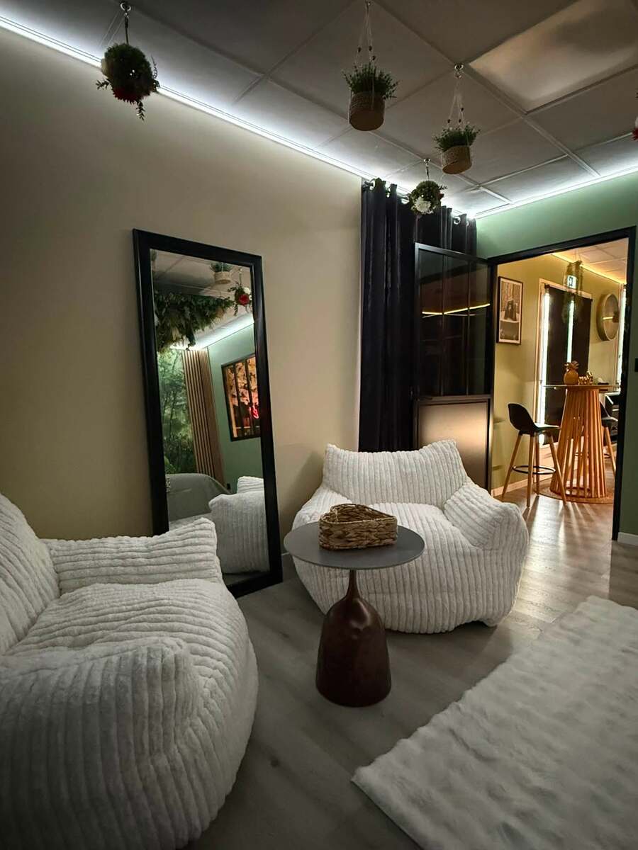 SPA Hordain - Photo du salon dans la chambre